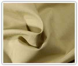 %93 m-aramid, %5 p-aramid, %2 antistatik lifleri içeren koruyucu yanmaz kumaş 